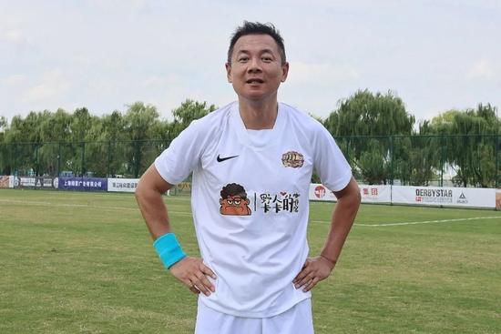 影片讲述了一个公主病的女生、一个心理障碍的女生、一个需要救赎的年夜人，因一次春假观光将三人慎密地联系在了一路并彼此影响的故事。